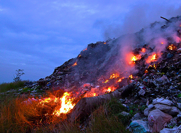 Trash burning in Philippines
