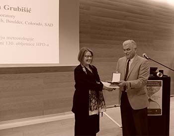 Vanda Grubisic receiving award from Croatian Society of Natural Sciences official