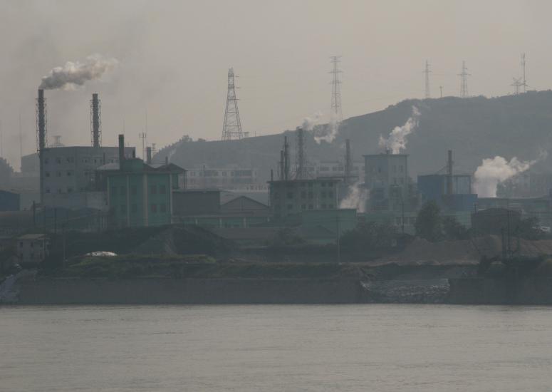 Pollution along lower Yangtze River
