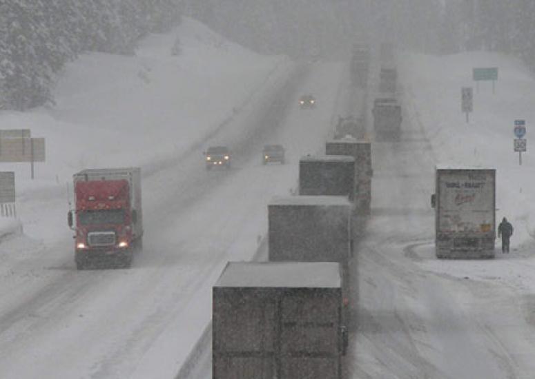 Winter driving on I-84 at Meacham Hill, Oregon