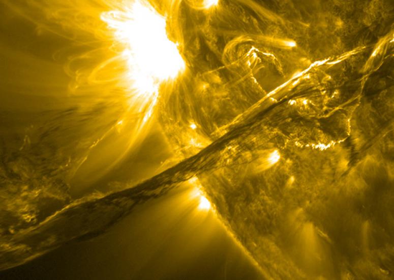 Predicting solar superstorms: image of coronal mass ejection on August 31, 2012