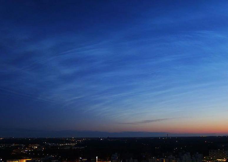Effects of gravity waves: Noctilucent clouds over Helsinki, Finland, on July 2, 2012